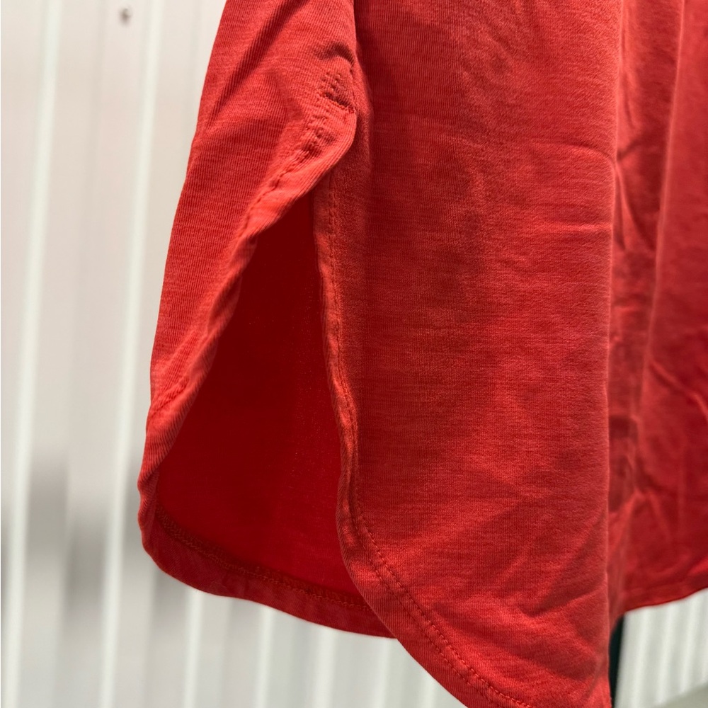 Reebok Women's Bright Red Short Sleeve Tee - Picture 6 of 7